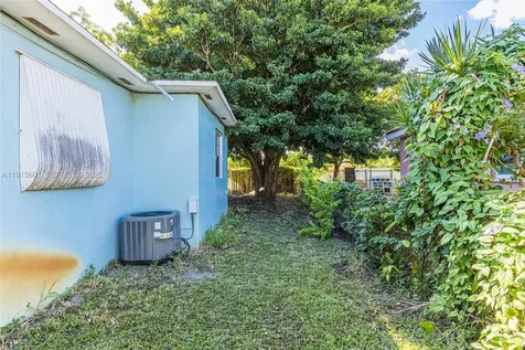 1264 NE 156th Street North Miami Beach FL 33162