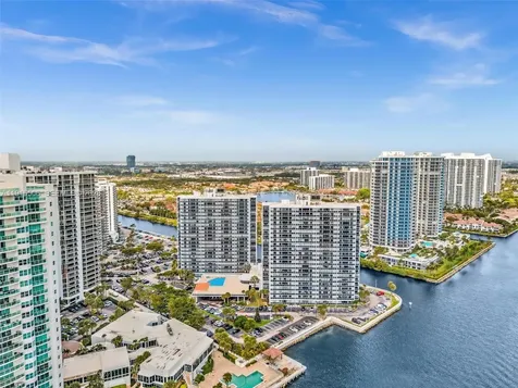 20515 E Country Club Drive Aventura FL 33180