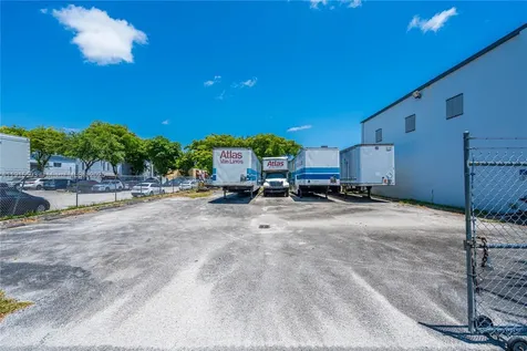 3353 NW 74th Avenue Miami FL 33122
