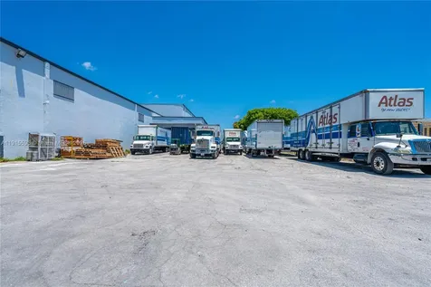 3353 NW 74th Avenue Miami FL 33122