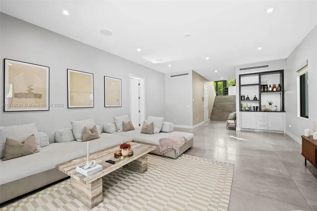 624 N Victoria Park Road Fort Lauderdale FL 33304