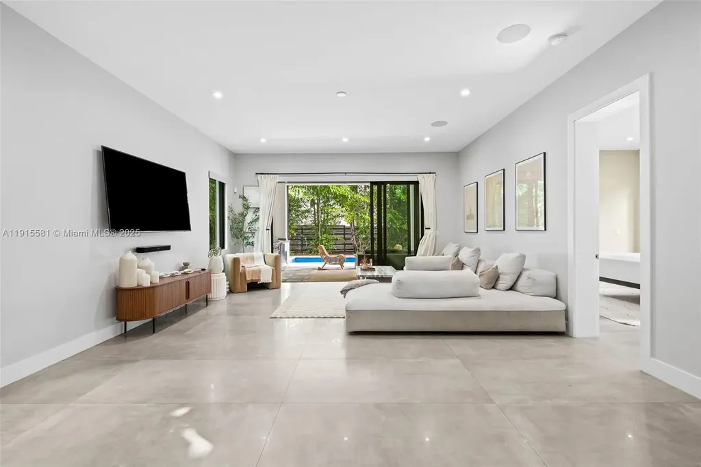 624 N Victoria Park Road Fort Lauderdale FL 33304