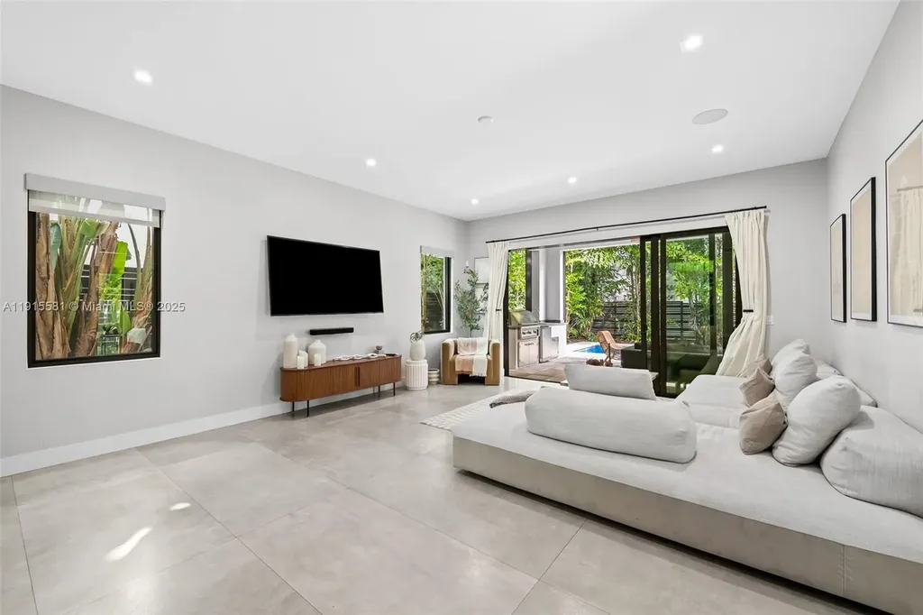 624 N Victoria Park Road Fort Lauderdale FL 33304