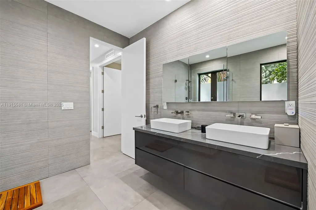 624 N Victoria Park Road Fort Lauderdale FL 33304