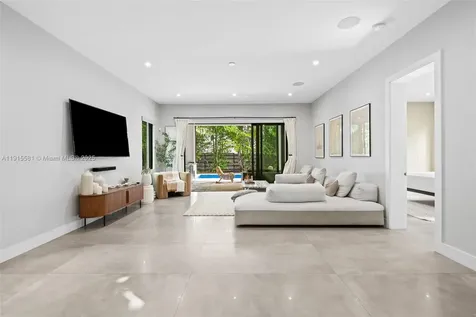 624 N Victoria Park Road Fort Lauderdale FL 33304