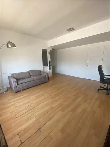 1051 Meridian Avenue Miami Beach FL 33139