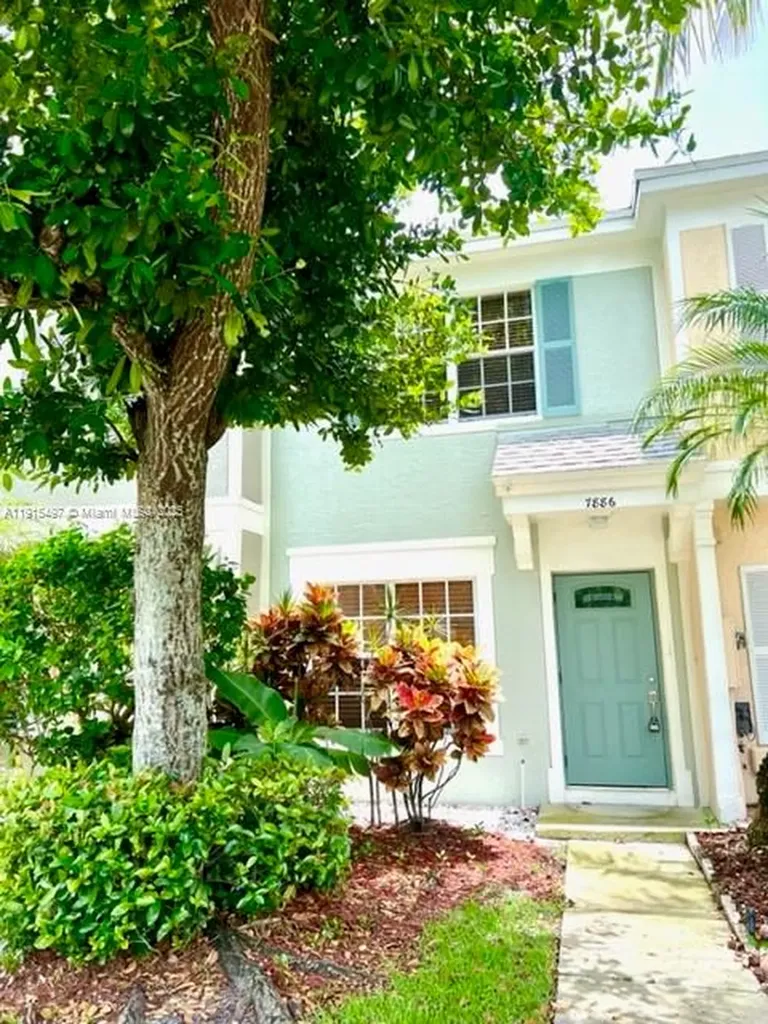 7886 Dixie Beach Circle Tamarac FL 33321