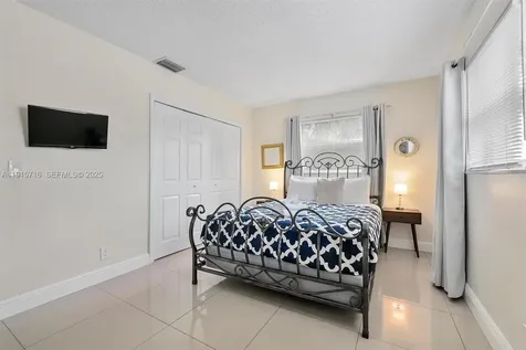 5800 NE 18th Avenue Fort Lauderdale FL 33334