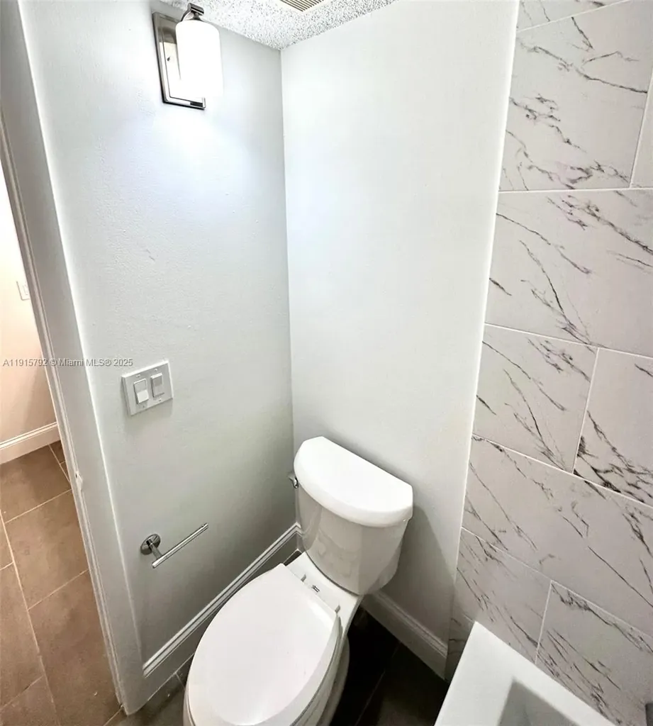 4561 W Mcnab Road Pompano Beach FL 33069