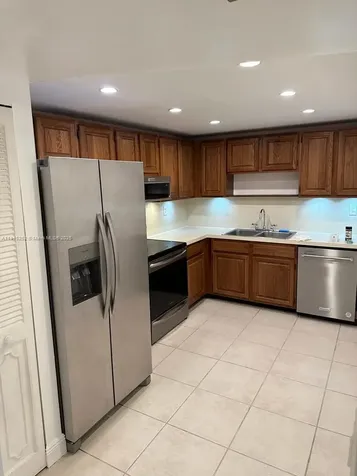 1621 Collins Avenue Miami Beach FL 33139