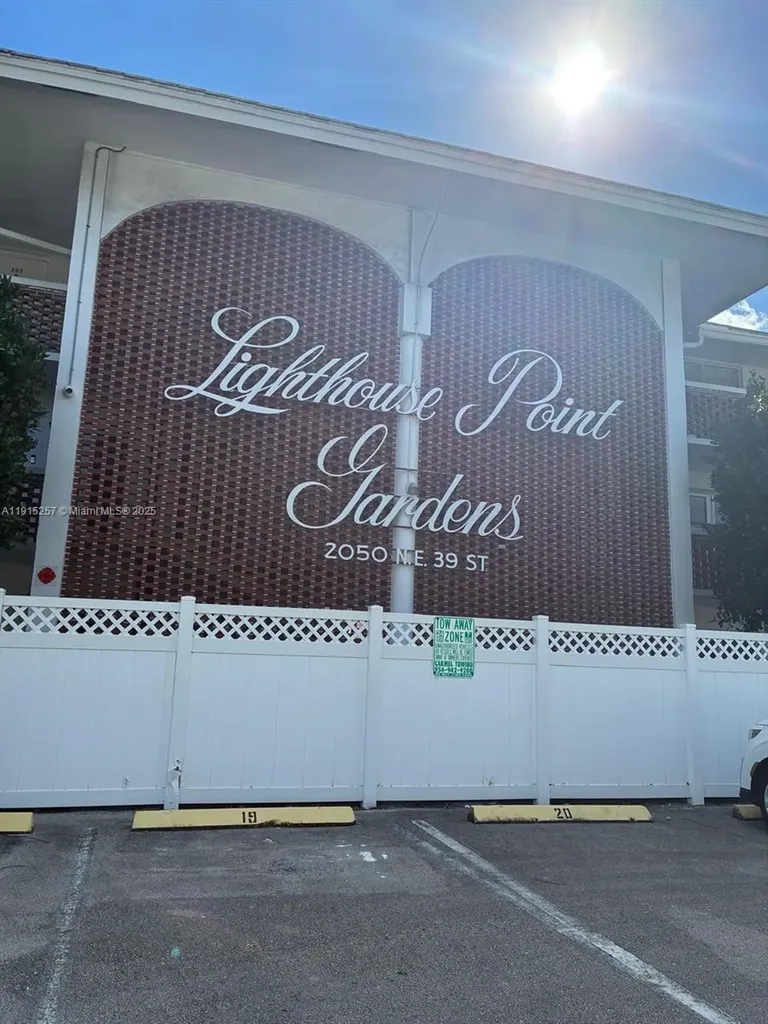 2050 NE 39th Street Lighthouse Point FL 33064