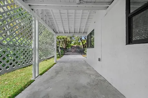 5220 SW 6 Street Miami FL 33134