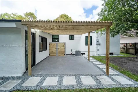 5220 SW 6 Street Miami FL 33134