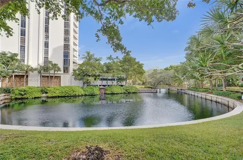 2000 Towerside Terrace Miami FL 33138
