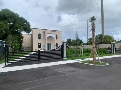 684 SW 7th Terrace Dania Beach FL 33004