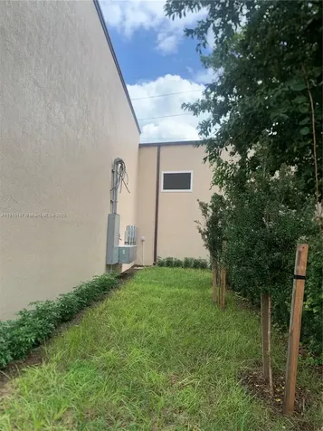 684 SW 7th Terrace Dania Beach FL 33004