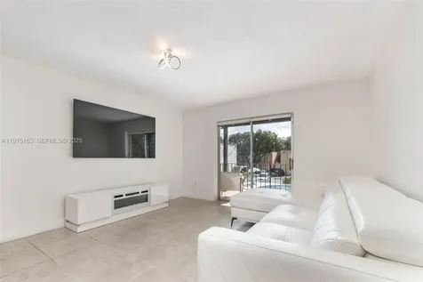 10748 N Kendall Drive Miami FL 33176