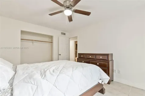 10748 N Kendall Drive Miami FL 33176