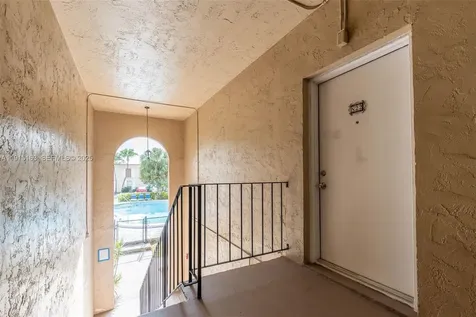 10748 N Kendall Drive Miami FL 33176