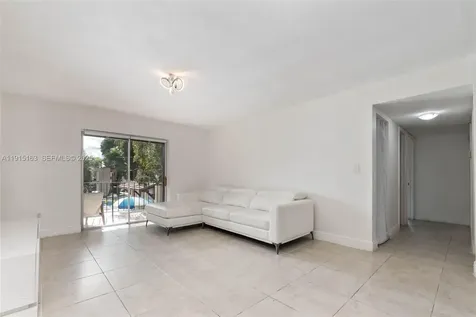10748 N Kendall Drive Miami FL 33176