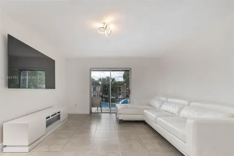 10748 N Kendall Drive Miami FL 33176