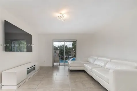 10748 N Kendall Drive Miami FL 33176