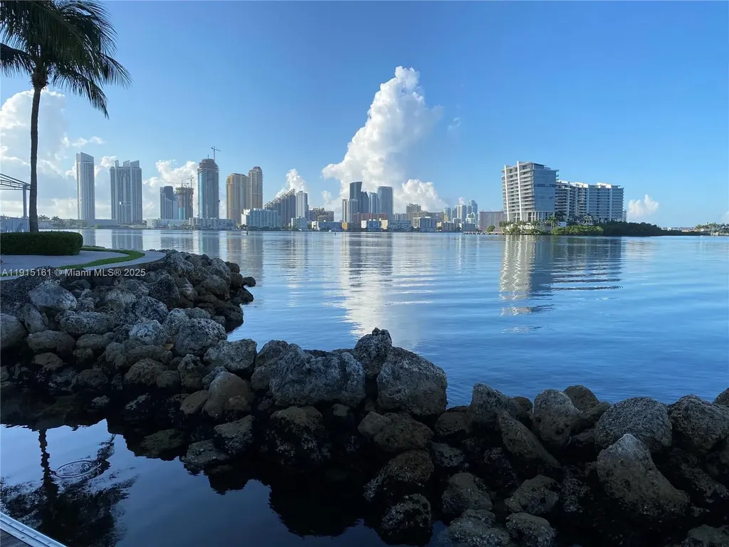 3575 Mystic Pointe Dr, Slip 1 Aventura FL 33180