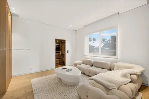94 S Hibiscus Drive Miami Beach FL 33139