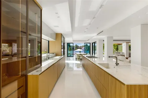 94 S Hibiscus Drive Miami Beach FL 33139