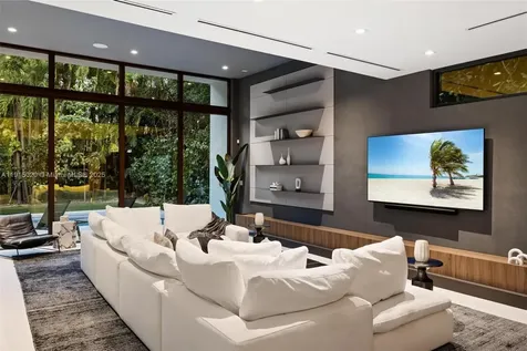 77 SW 18th Terrace Miami FL 33129