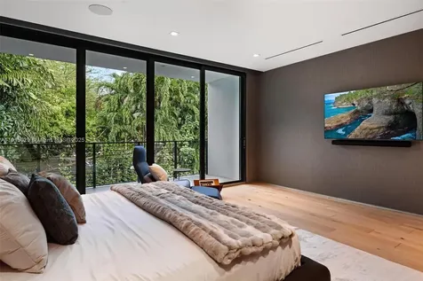 77 SW 18th Terrace Miami FL 33129