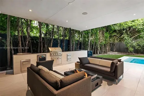 77 SW 18th Terrace Miami FL 33129