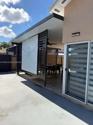 733 SW 99th Court Circle Miami FL 33174