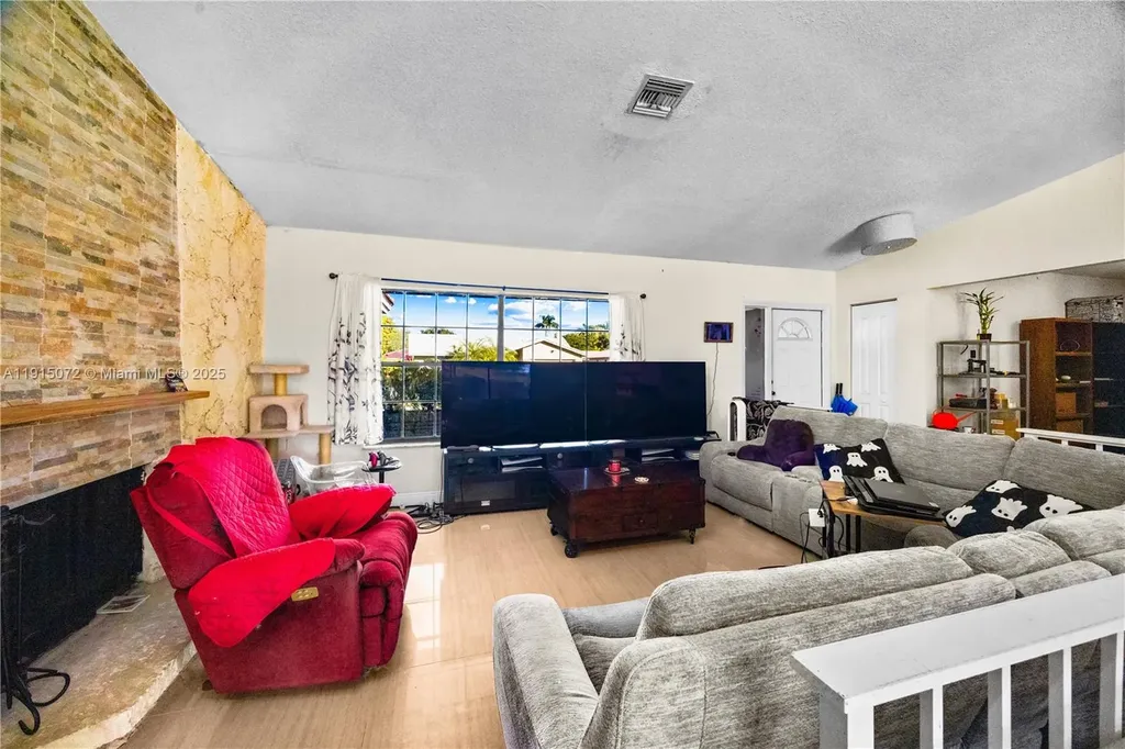 284 NW 92nd Avenue Coral Springs FL 33071