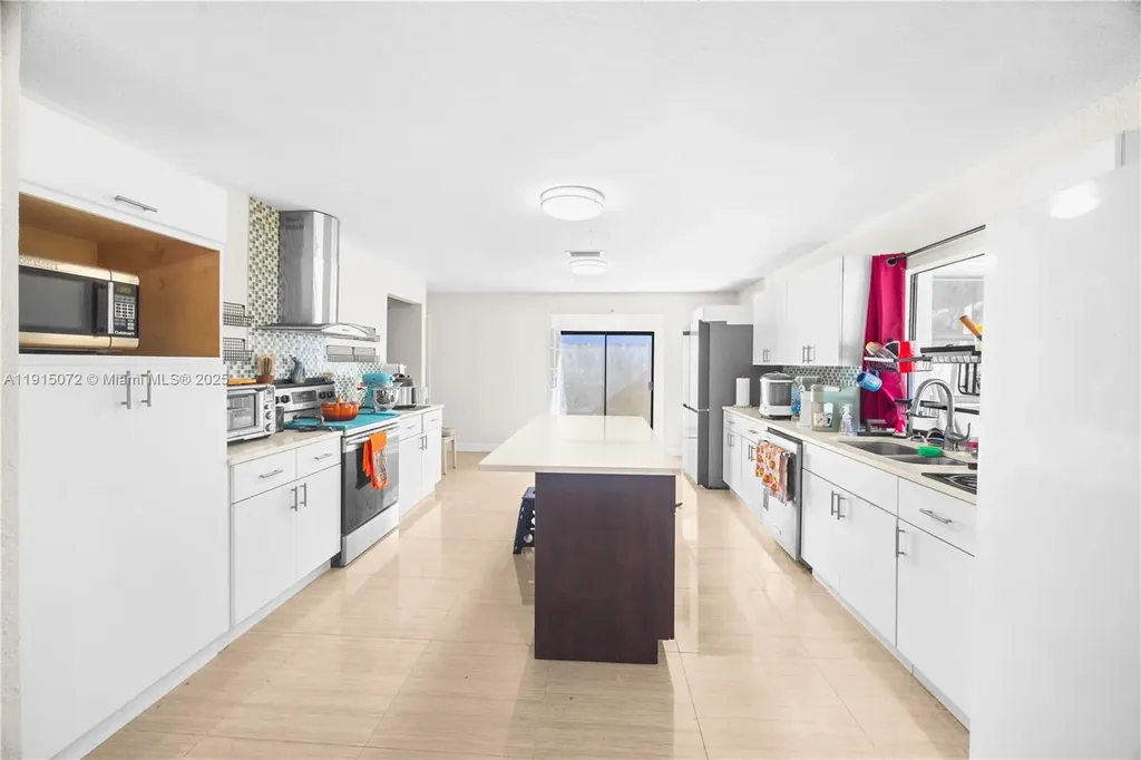 284 NW 92nd Avenue Coral Springs FL 33071