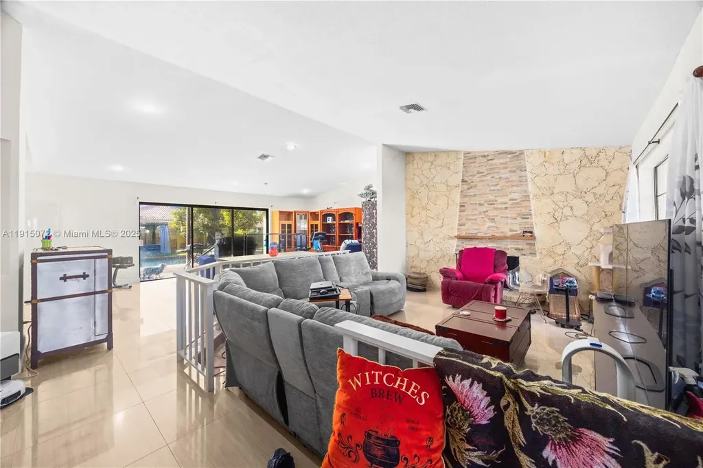 284 NW 92nd Avenue Coral Springs FL 33071