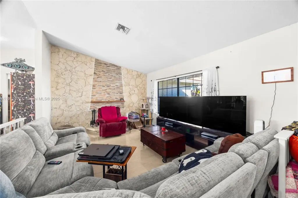 284 NW 92nd Avenue Coral Springs FL 33071