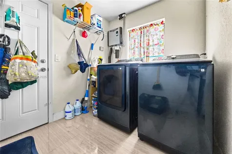 284 NW 92nd Avenue Coral Springs FL 33071