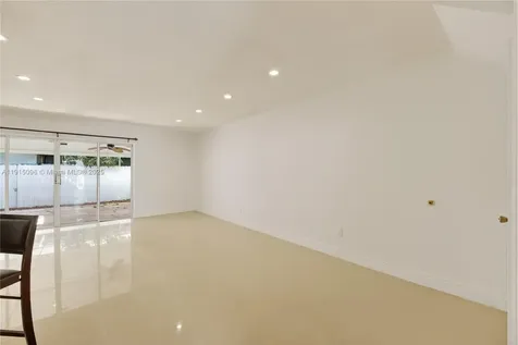 6822 W 2nd Lane Hialeah FL 33014