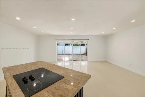 6822 W 2nd Lane Hialeah FL 33014