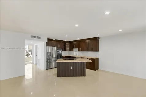 6822 W 2nd Lane Hialeah FL 33014