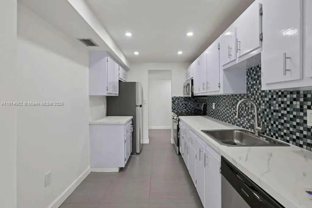4174 Inverrary Drive Lauderhill FL 33319
