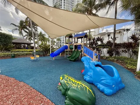 4775 Collins Avenue Miami Beach FL 33140