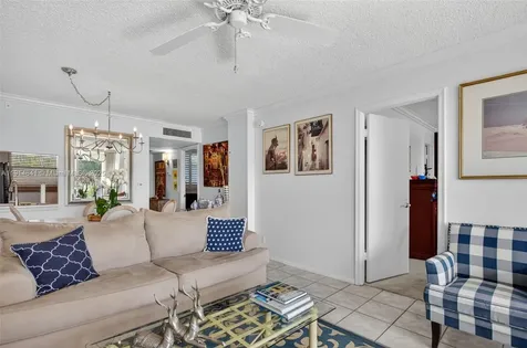 115 Royal Park Drive Oakland Park FL 33309
