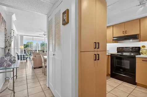 115 Royal Park Drive Oakland Park FL 33309