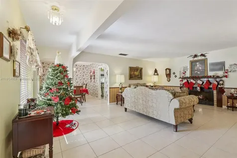 10941 NW 18th Street Pembroke Pines FL 33026