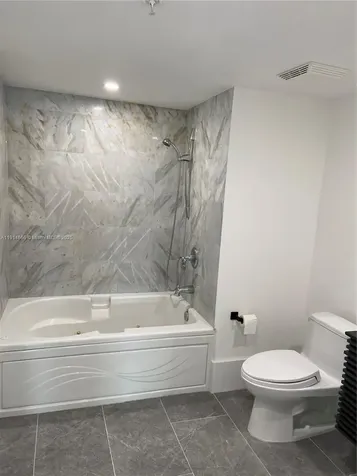 31 SE 5th Street Miami FL 33131