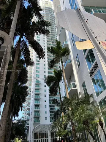 31 SE 5th Street Miami FL 33131