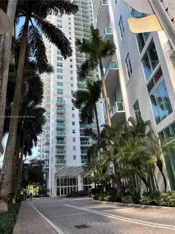 31 SE 5th Street Miami FL 33131