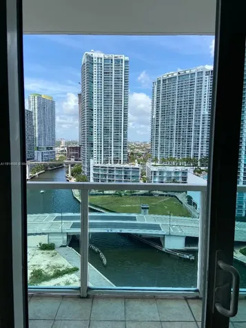 31 SE 5th Street Miami FL 33131